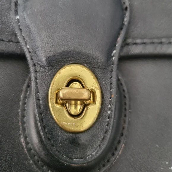 Coach Vintage 1998 Black Leather Willis Bag - Picture 5 of 15